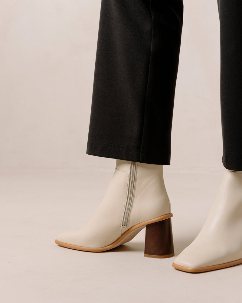West Vintage - Ivory Leather Boots
